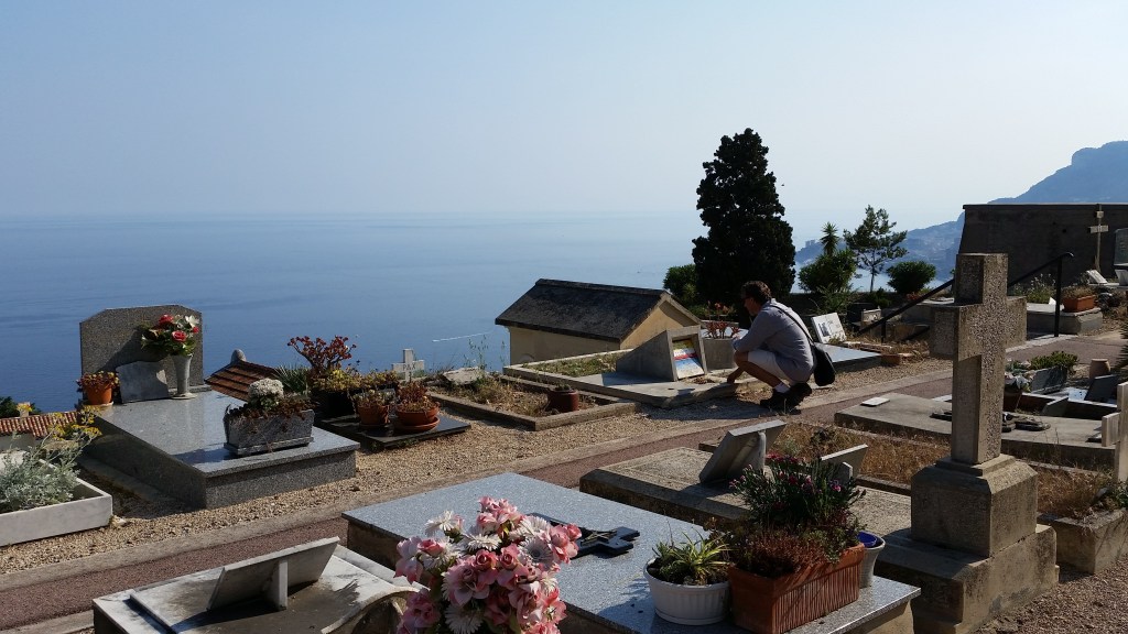 Une vrai morte - visiting the tomb of the Le Corbusiers at Roquebrune