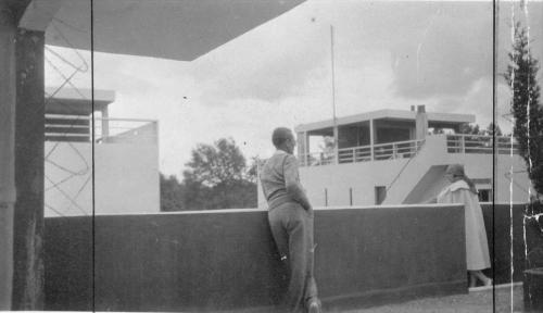 LC with Yvonne at Pessac - Harg House to the left  (photo courtesy of the Fondation Le Corbusier)